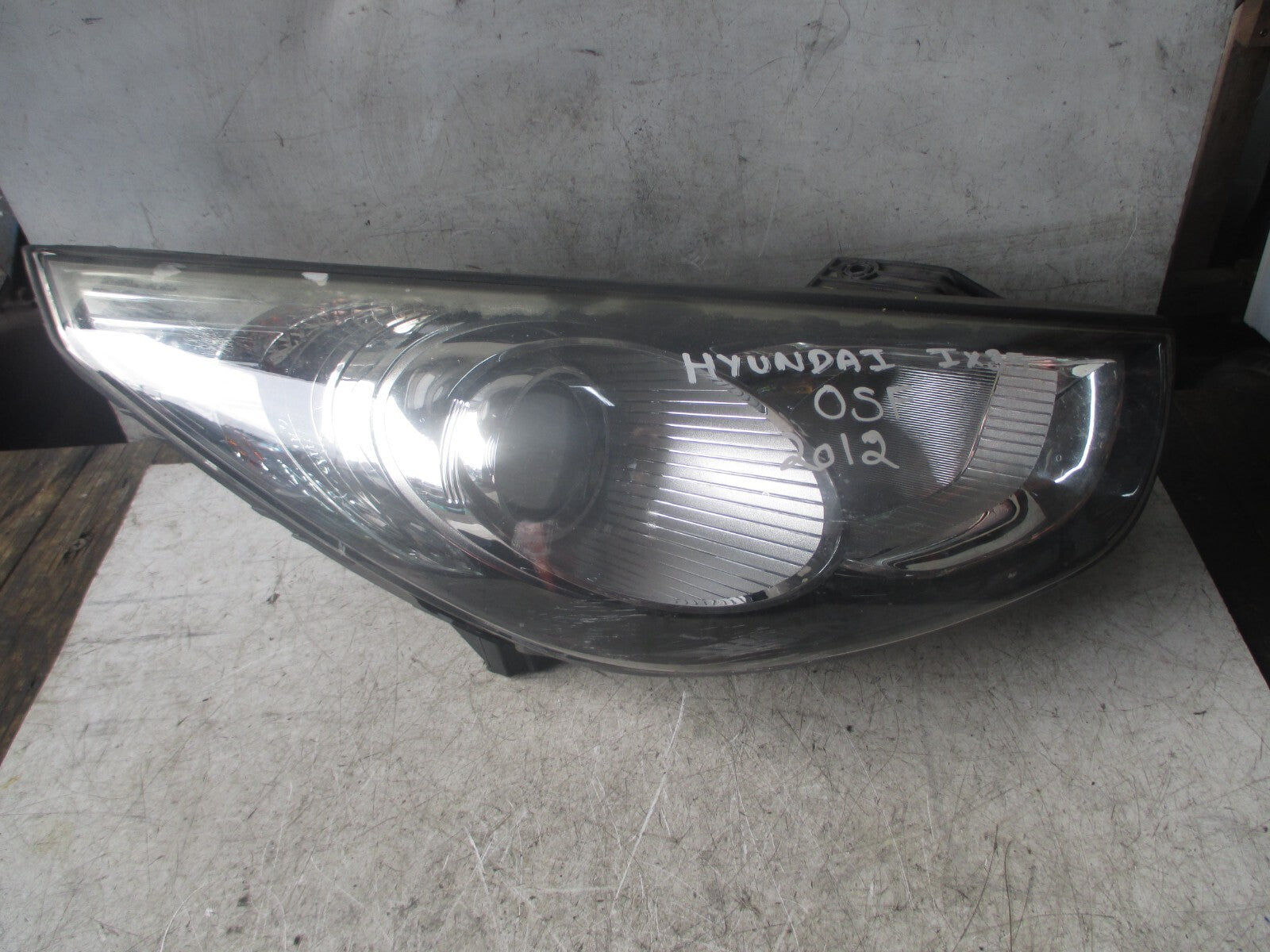 HYUNDAI IX35 2012 OSF DRIVER SIDE FRONT HEADLIGHT 921022Y
