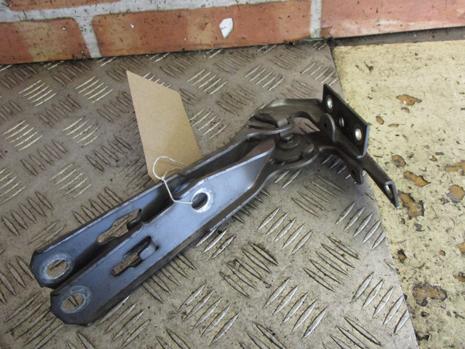 AUDI A4 AVANT 2002 FRONT ENGINE BAY BONNET HINGES 2 X HINGE SET