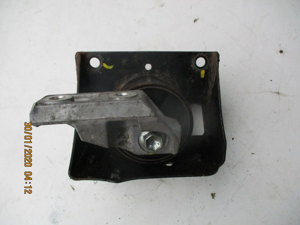 SUZUKI SWIFT MK3 2015 UPPER ENGINE MOUNT SUPPORT BRACKET ASSEMBLY