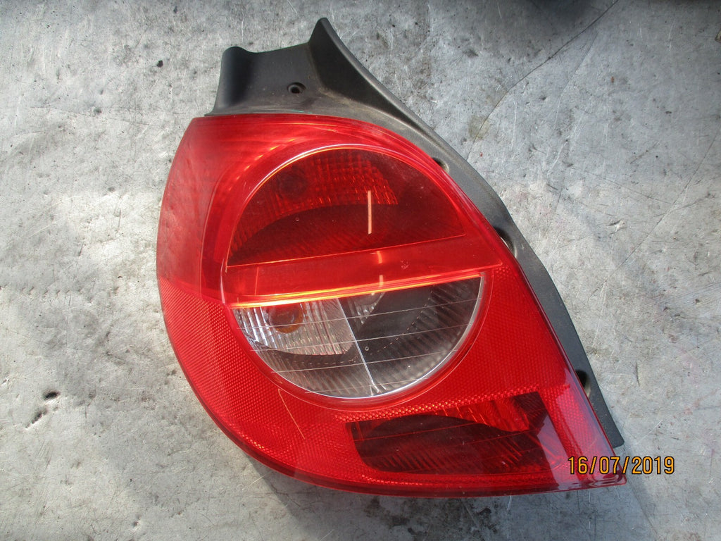 RENAULT CLIO MK3 NS NEAR PASSENGER SIDE REAR LIGHT 89035079