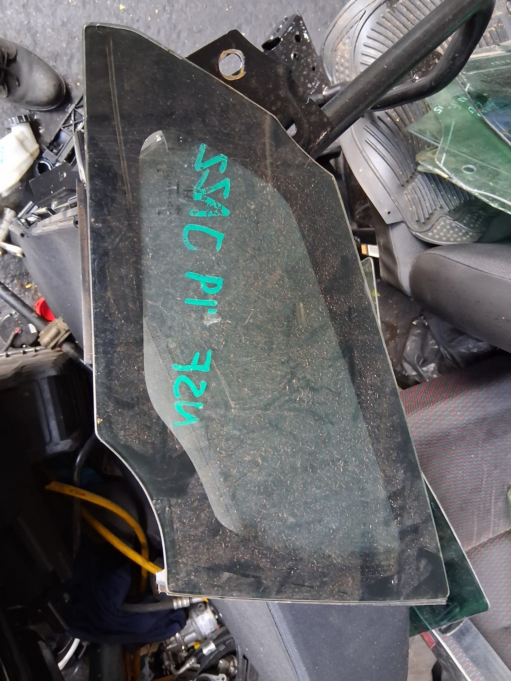 2019 HONDA JAZZ MK4 NSF PASSENGER SIDE FRONT LEFT QUARTER GLASS