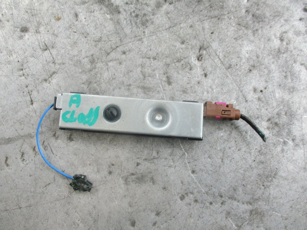 MERCEDES A CLASS W176 ANTENNA AERIAL TRANSMITTER BOOSTER A1669051702