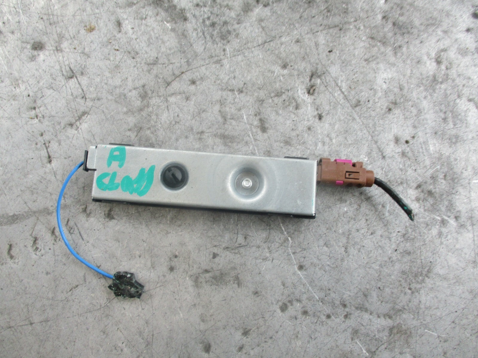 MERCEDES A CLASS W176 ANTENNA AERIAL TRANSMITTER BOOSTER A1669051702