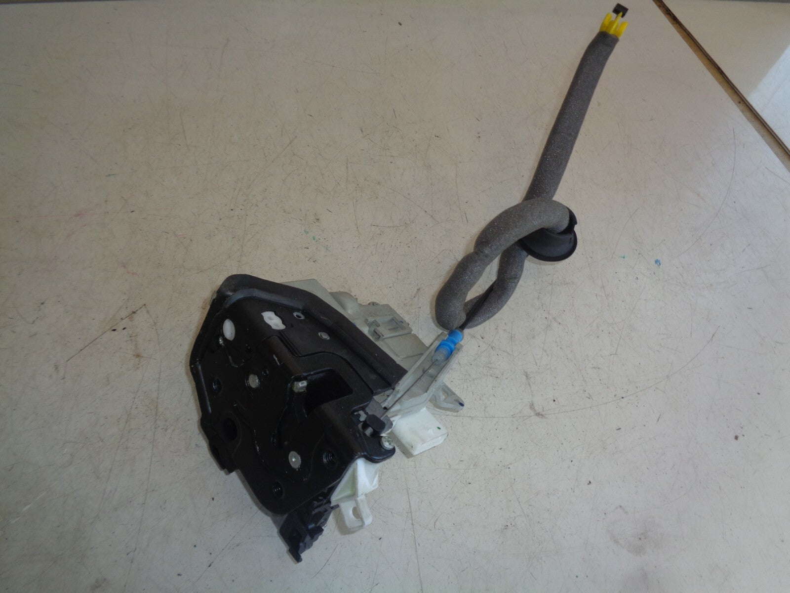 AUDI Q3 8U 2017 NSF PASSENGER SIDE FRONT DOOR LOCK MECHANISM 8J2837015E