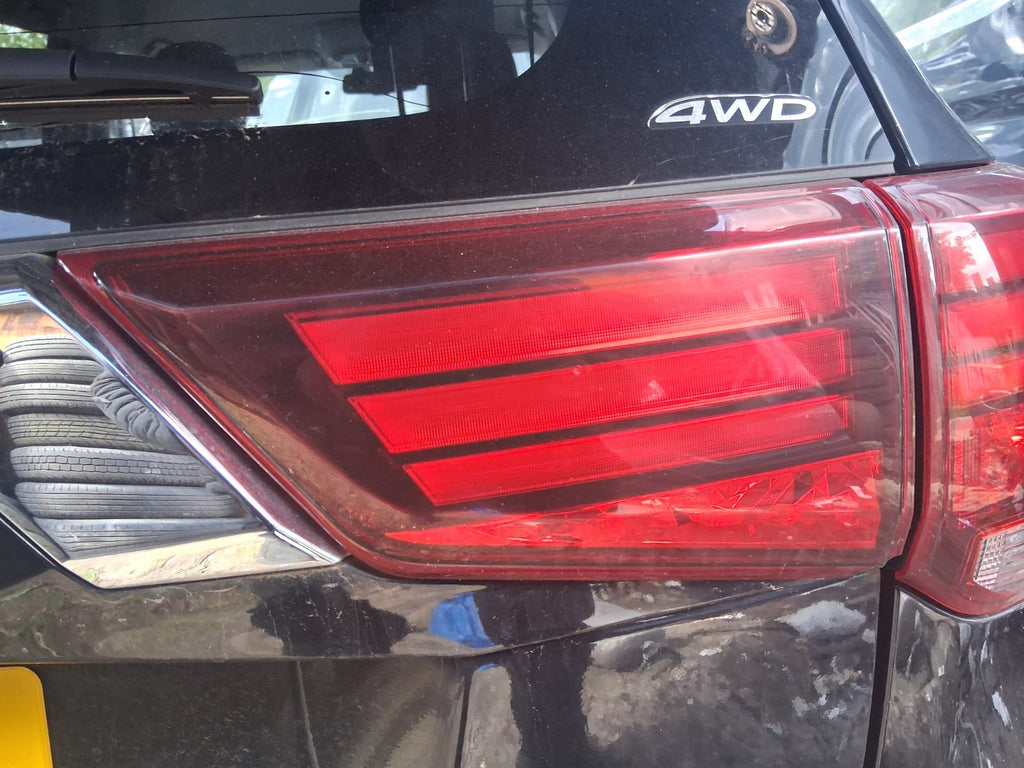 2018 MITSUBISHI OUTLANDER MK3 OSR DRIVER SIDE REAR INNER TAIL LIGHT LAMP