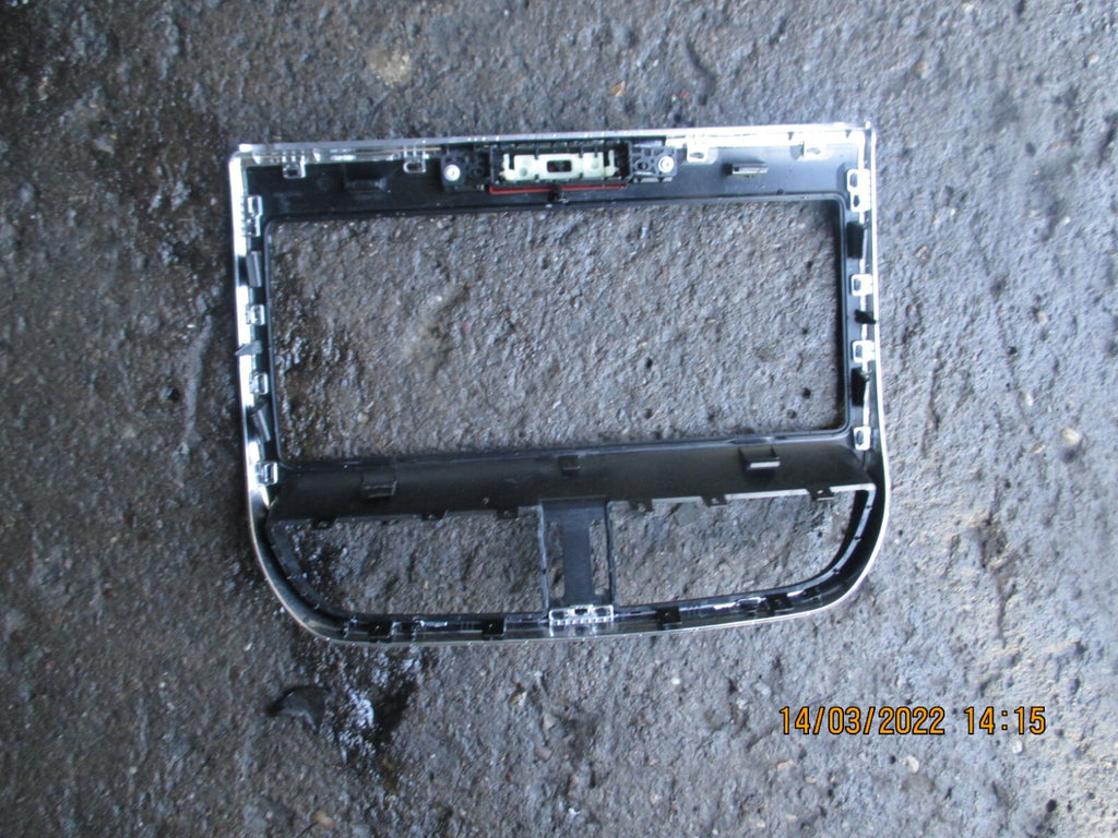 JAGUAR XE 2019 CENTRE DASH AIR VENTS TRIM SURROUND LX73-014L21-A