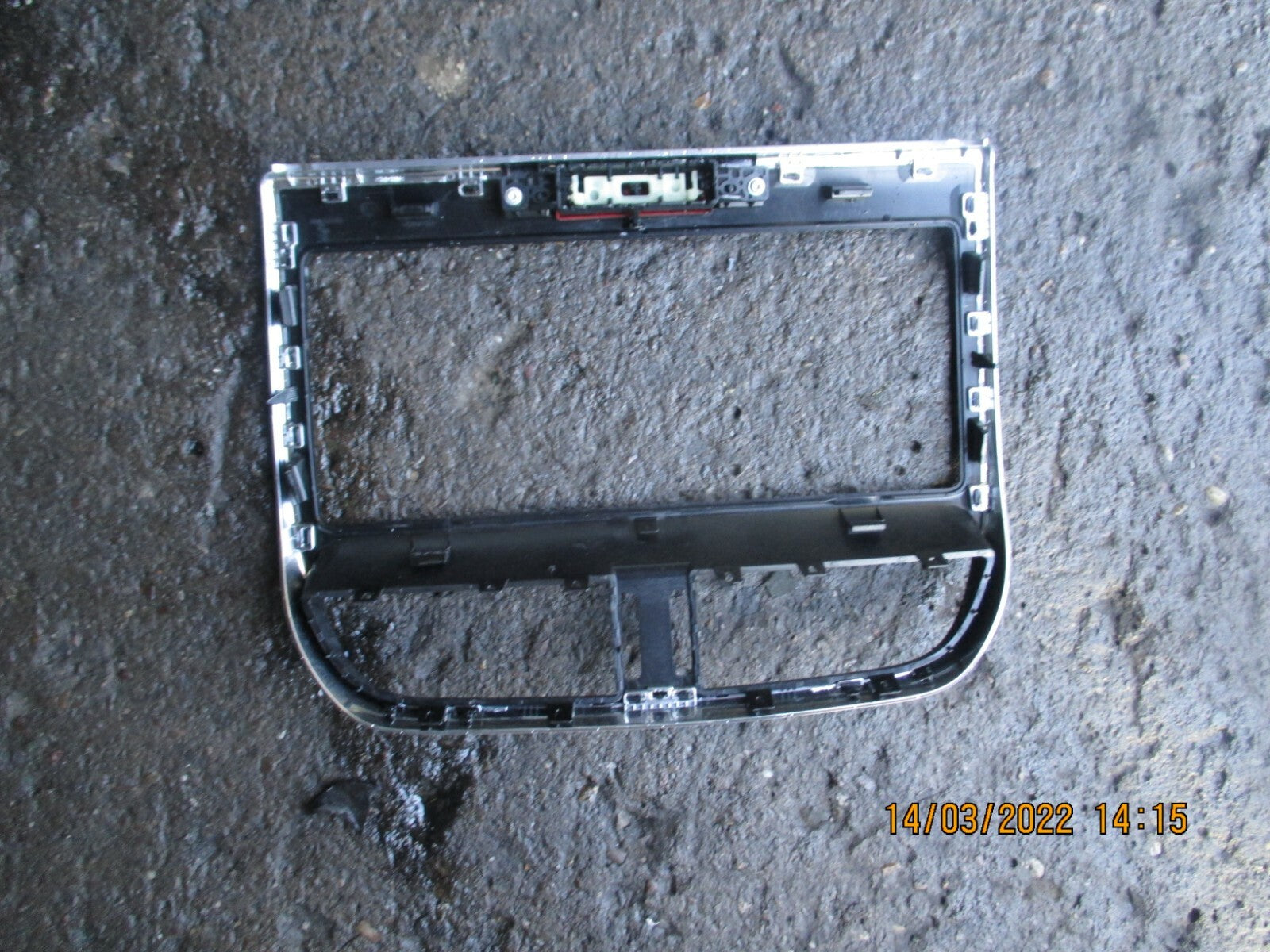 JAGUAR XE 2019 CENTRE DASH AIR VENTS TRIM SURROUND LX73-014L21-A
