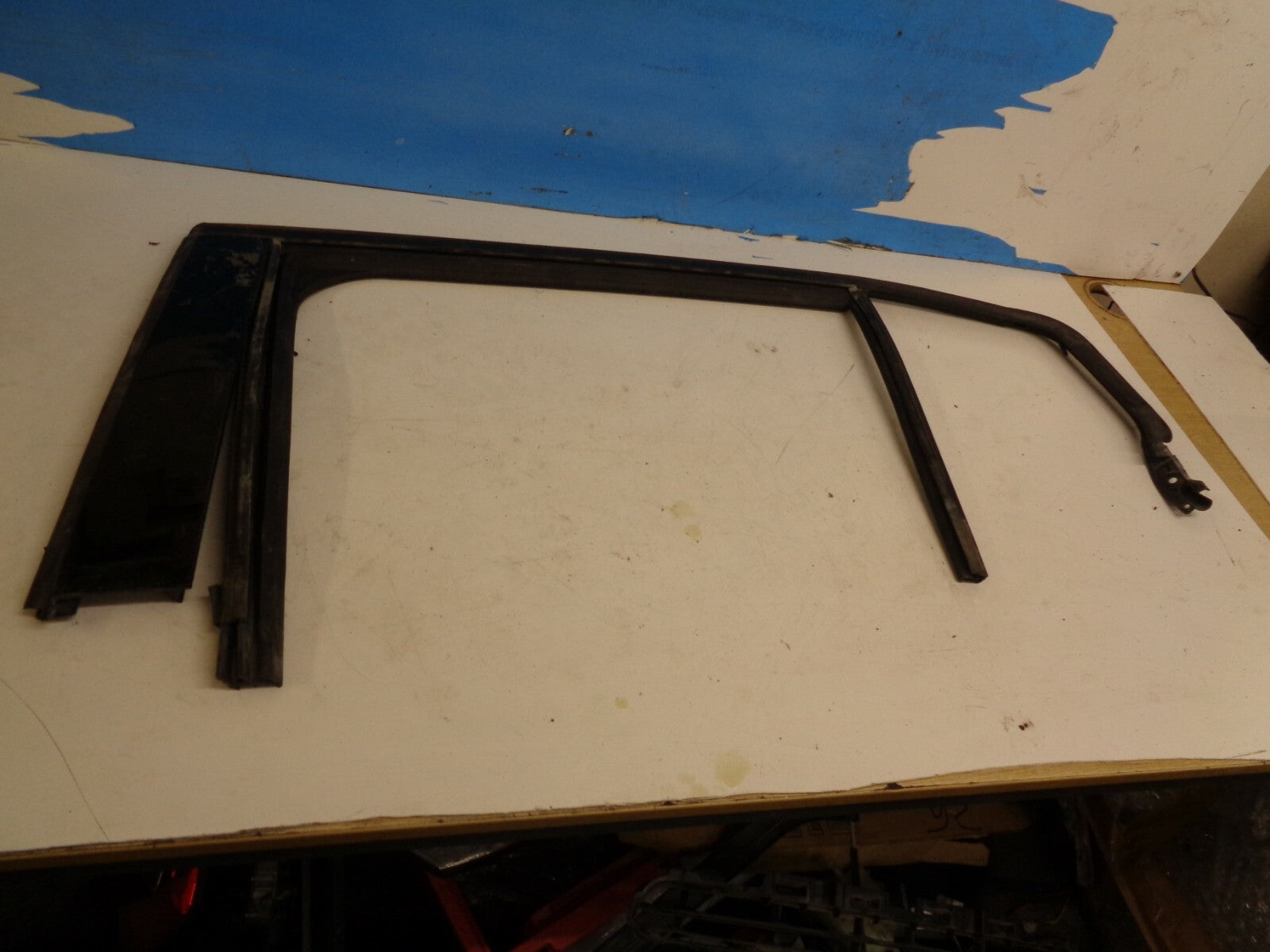 CITROEN C5 AIRCROSS 2019 NSR PASSENGER REAR DOOR GLASS FRAME