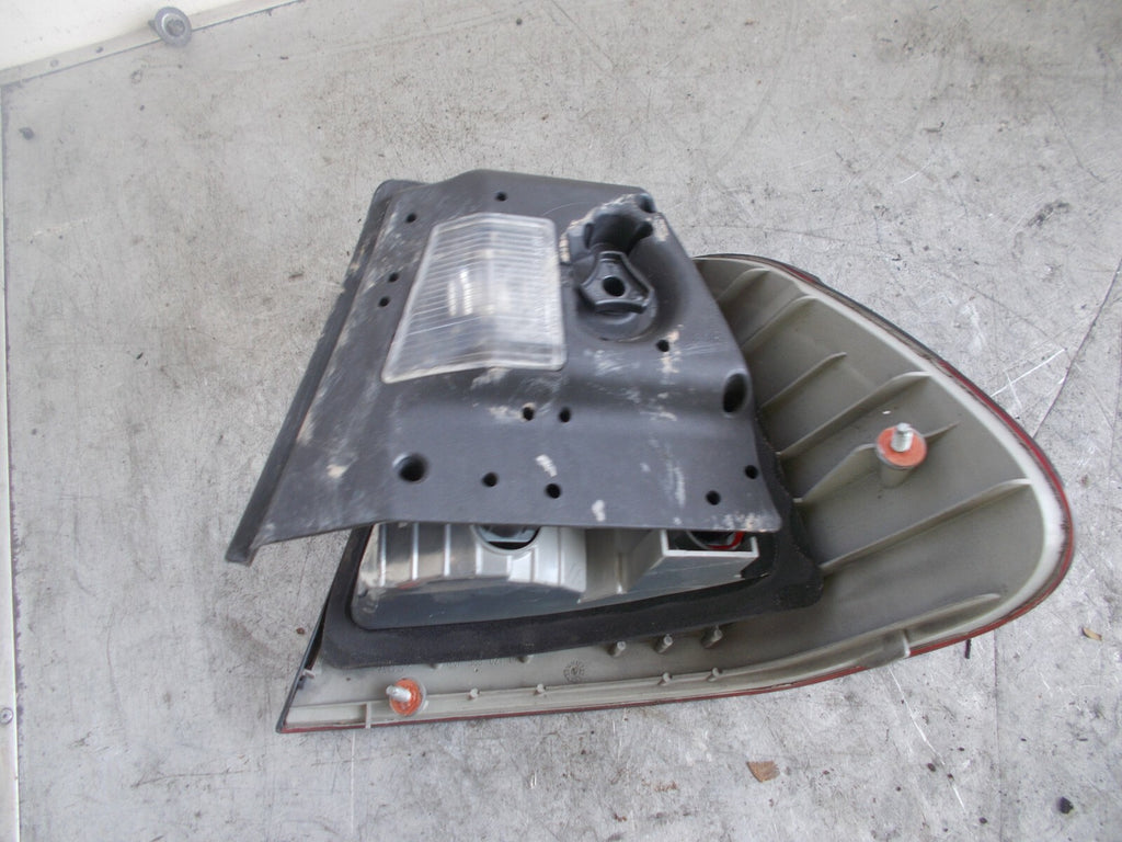 BMW 3 SERIES E46 2001-2005 SALOON NSR PASSENGER SIDE REAR LIGHT 6910531