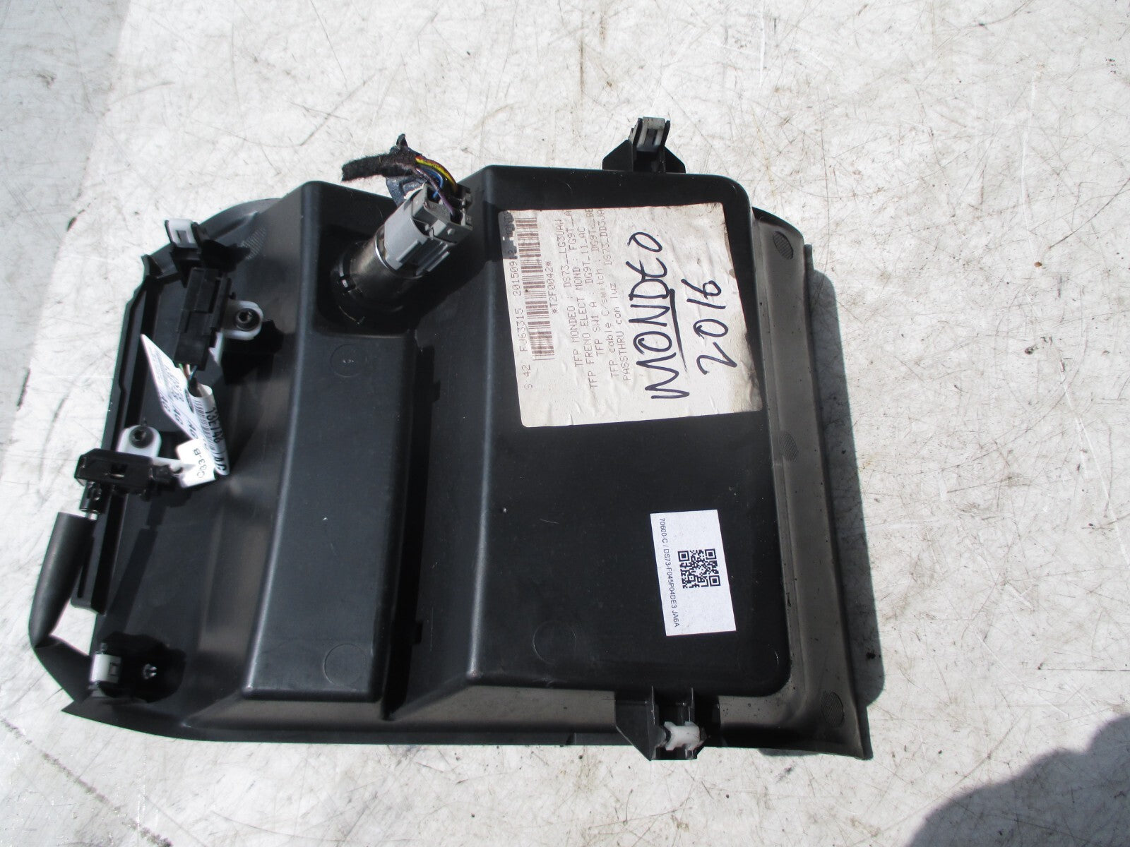 FORD MONDEO MK5 2016 CENTRE CONSOLE TRAY 12V SOCKET PORT RUBBER DS73-F045M97-ACW