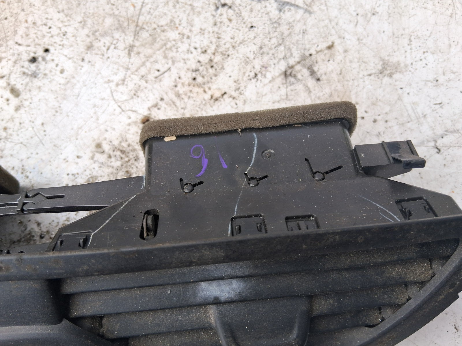 2016 VAUXHALL CORSA E FRONT DASH CENTER BOTH AIR VENT WITH HAZARD SWITCH