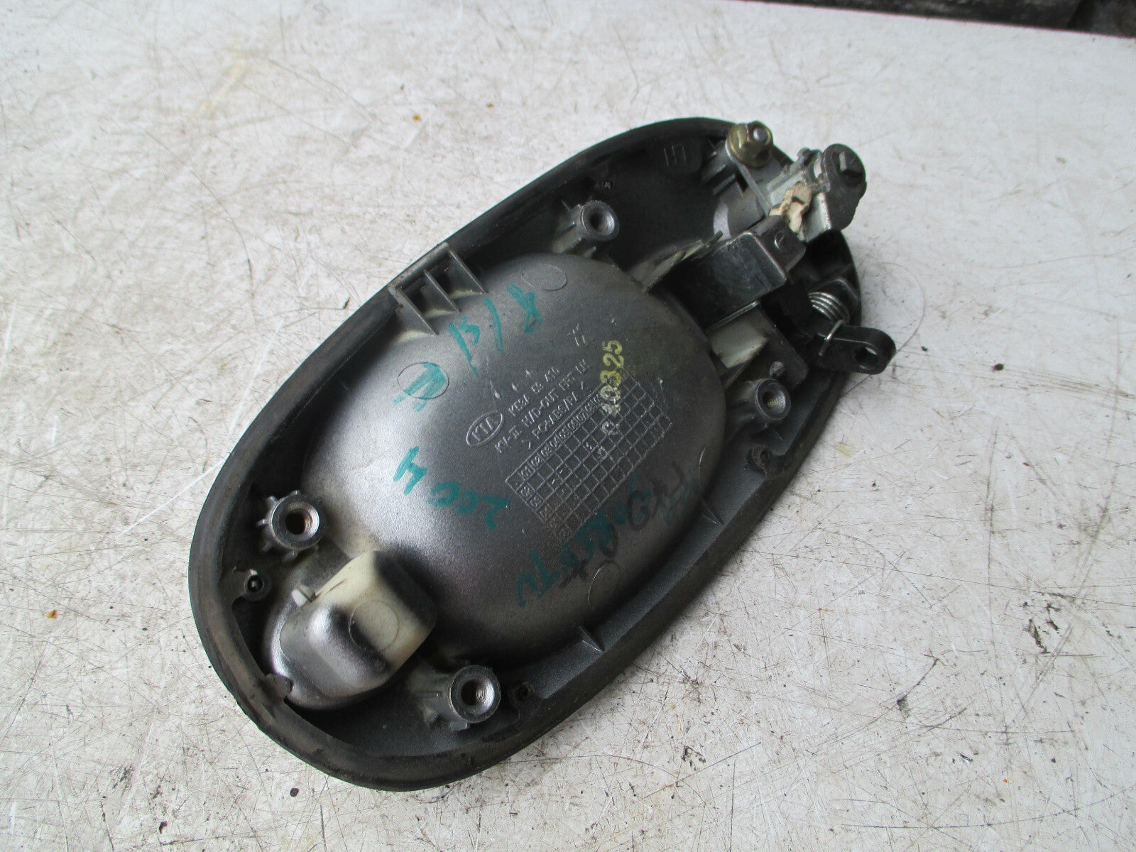 KIA SEDONA MK1 2004 NSF PASSENGER SIDE FRONT EXTERIOR DOOR HANDLE