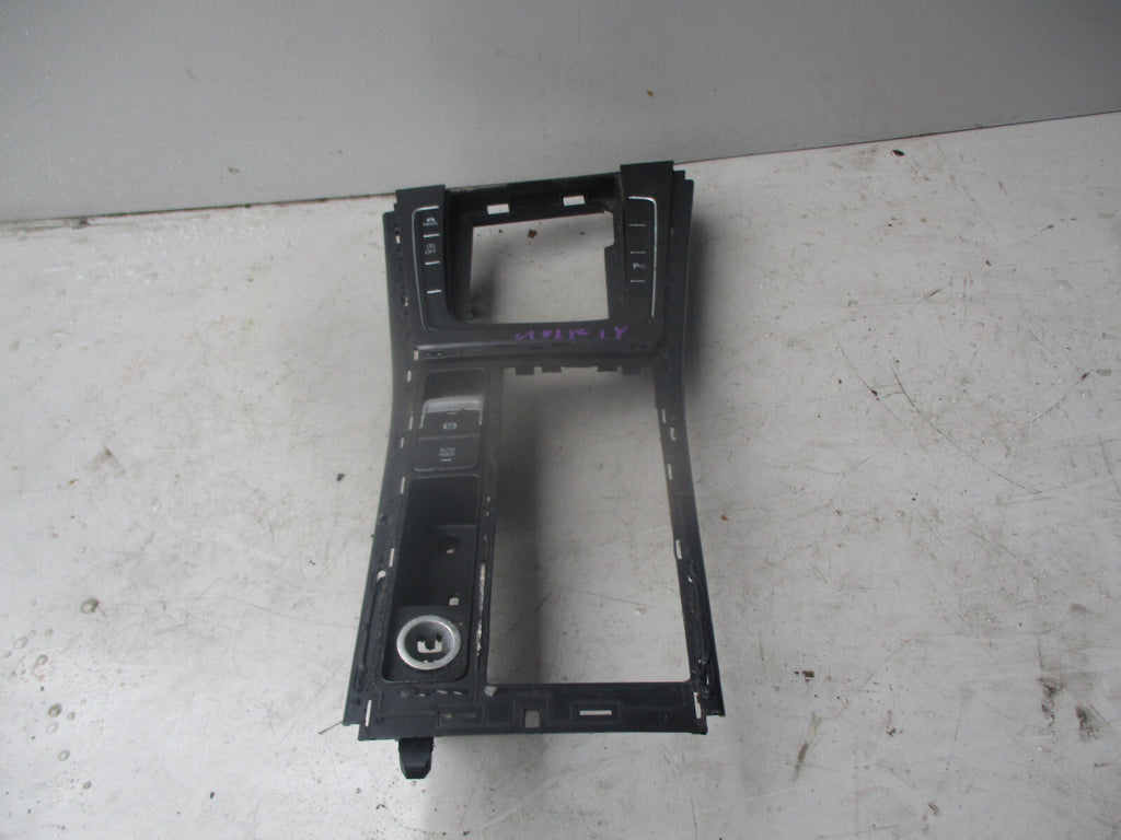 VW GOLF MK7 2018 CENTRE CONSOLE HANDBRAKE PARKING SWITCH & SURRONDING TRIM