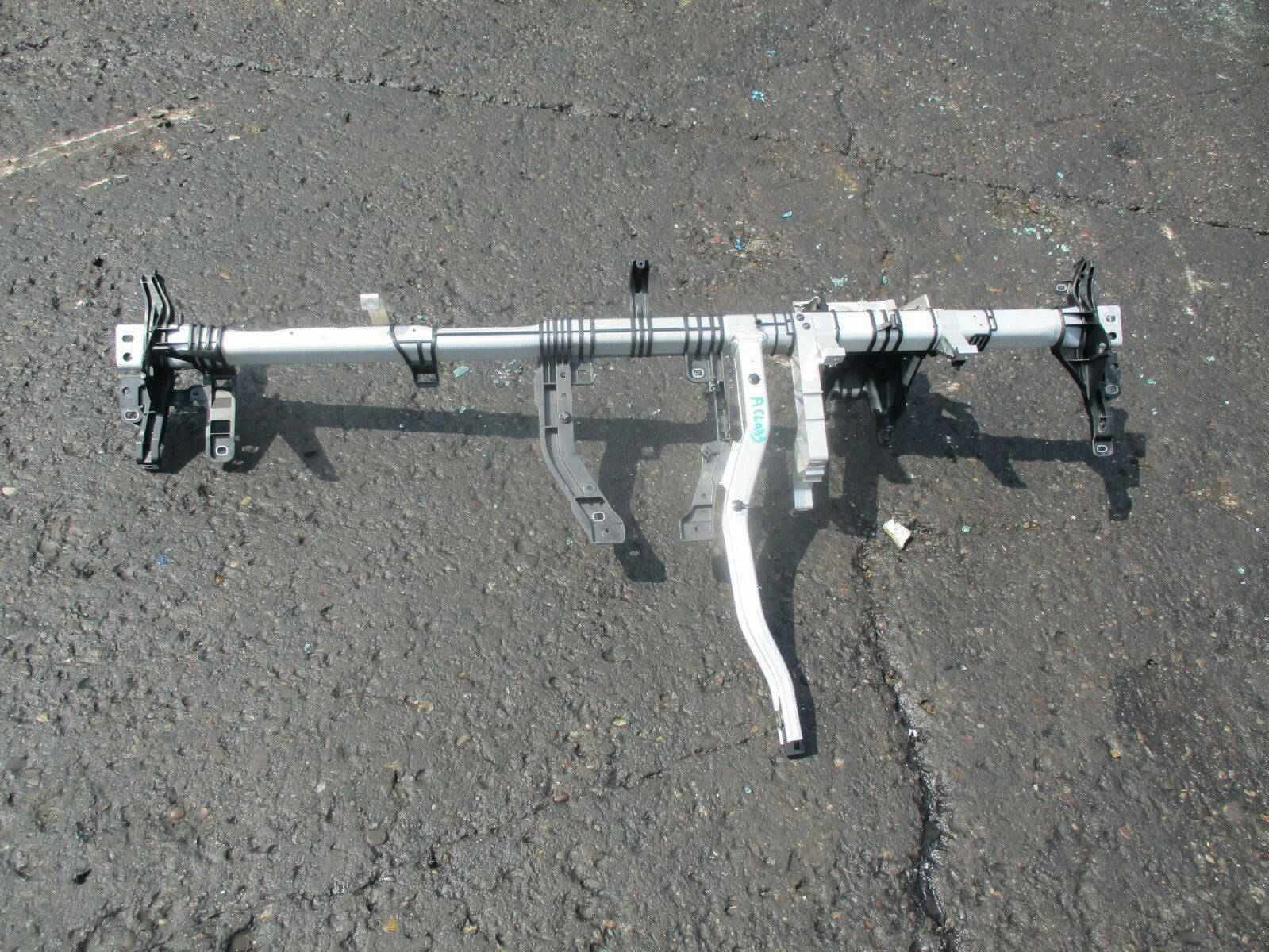 MERCEDES A CLASS W176 DASHBOARD SUPPORT FRAME A1766801555