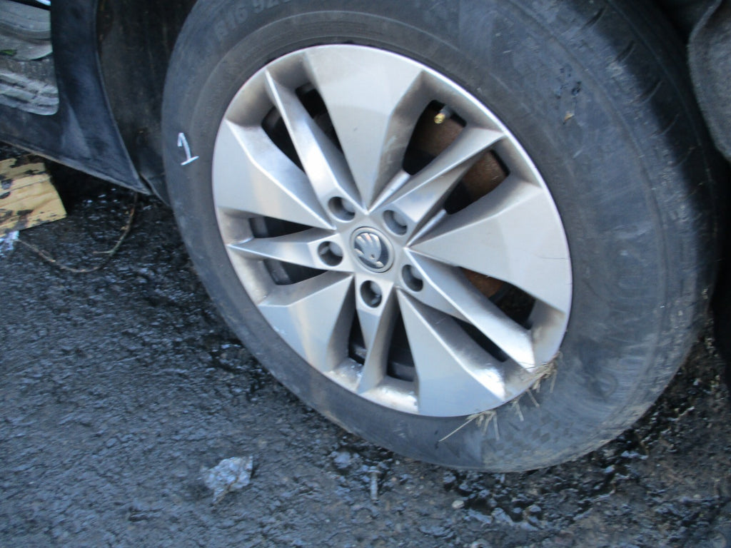2023 SKODA OCTAVIA MK4 NX 16 INCH ALLOY WHEEL WITH TYRE 205/60R16 REF 1