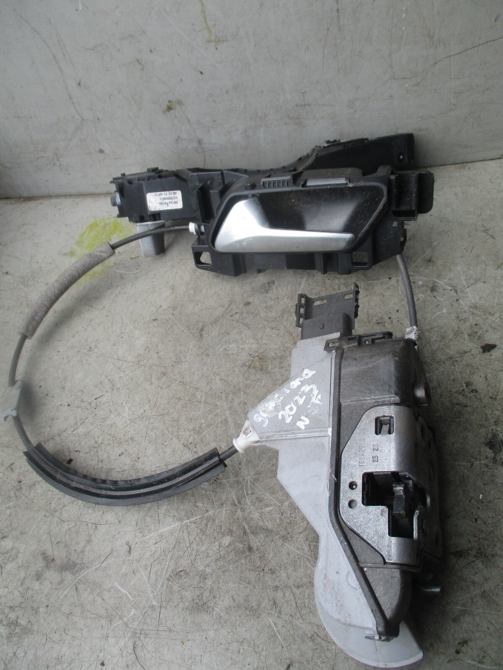 2023 VAUXHALL GRANDLAND NSF PASSENGER SIDE FRONT DOOR HANDLE & MECH 9816618580