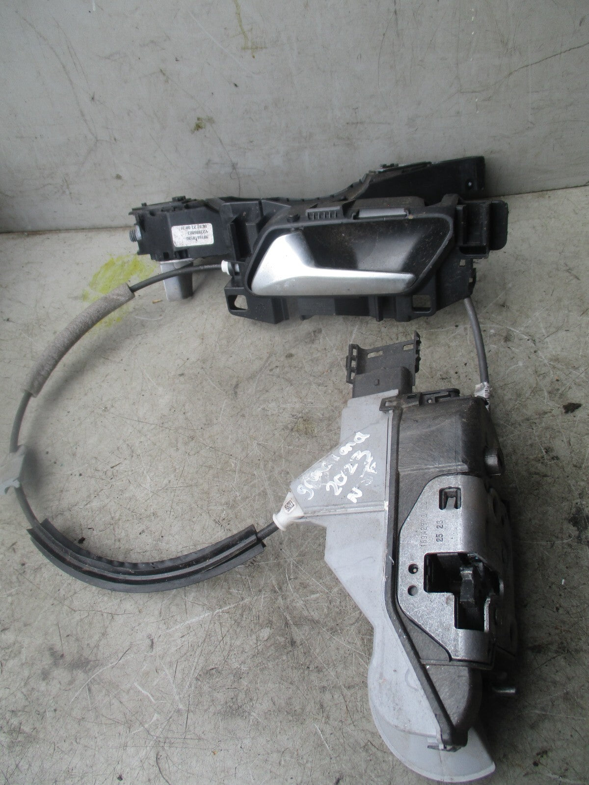 2023 VAUXHALL GRANDLAND NSF PASSENGER SIDE FRONT DOOR HANDLE & MECH 9816618580
