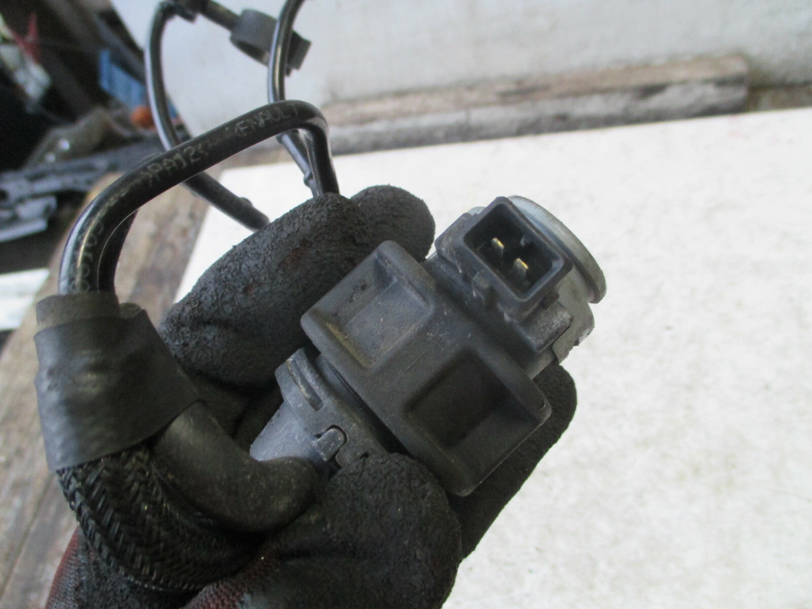 RENAULT SCENIC MK3 2012 2.0 DIESEL AIR INTAKE VACCUM SOLENOID VALAVE 8200575400