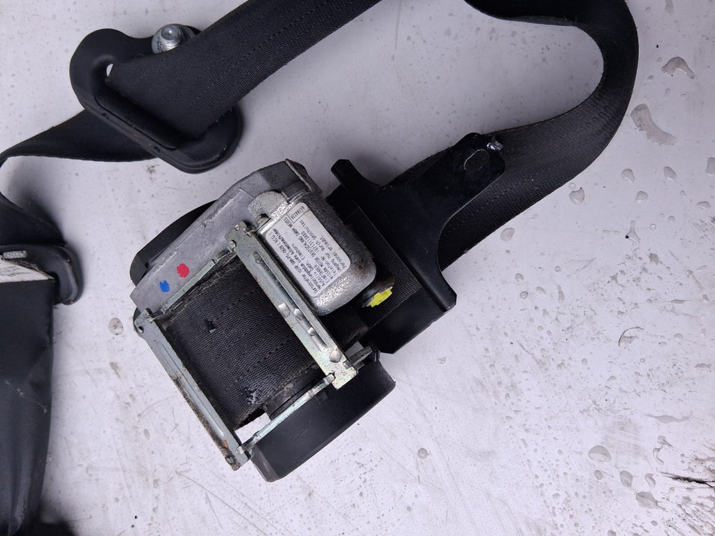 2016 NISSAN JUKE F15 OSF FRONT DRIVER RIGHT SIDE SEAT BELT BUCKLE 617968000A