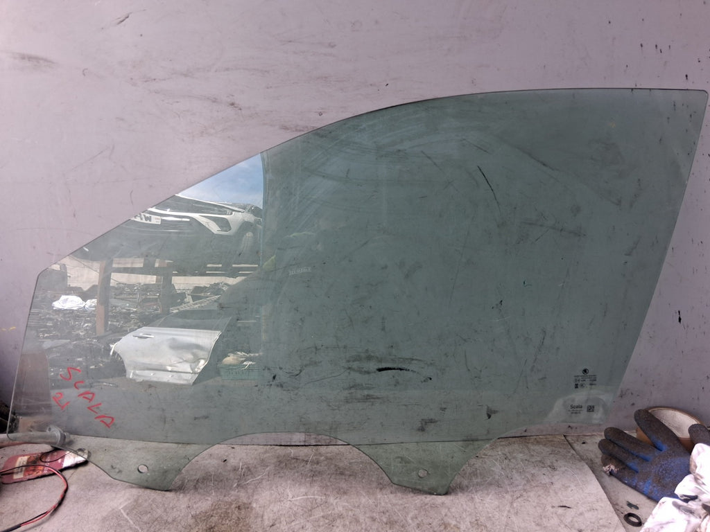 2021 SKODA SCALA NSF PASSENGER SIDE FRONT LEFT WINDOW GLASS