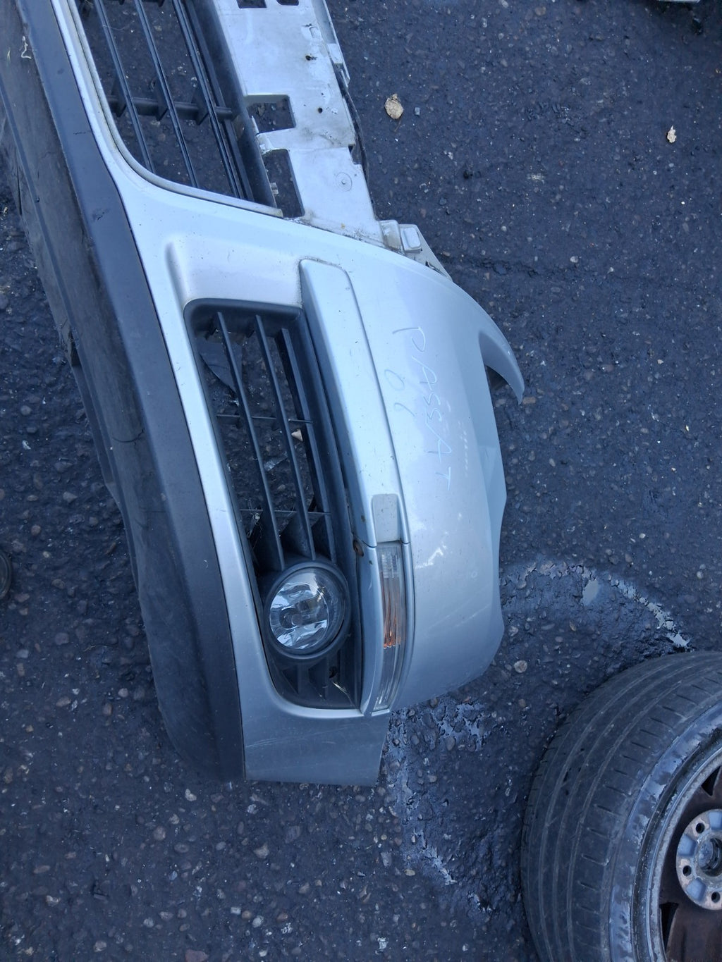 2006 VW VOLKSWAGEN PASSAT B6 ESTATE COMPLETE FRONT BUMPER WITH GRILLE FOG LIGHTS