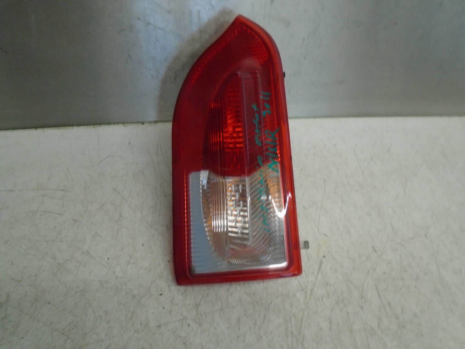 VAUXHALL INSIGNIA MK1 2011 ESTATE NSR PASSENGER REAR INNER TAIL LIGHT 13226854