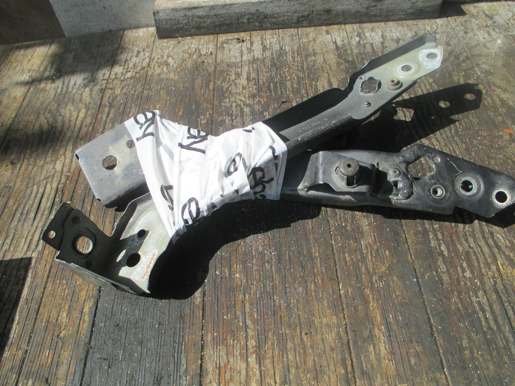 RENAULT MEHANE MK3 COUPE 2013 FRONT DRIVER + PASSENGER BRACKET MOUNT 6251206E
