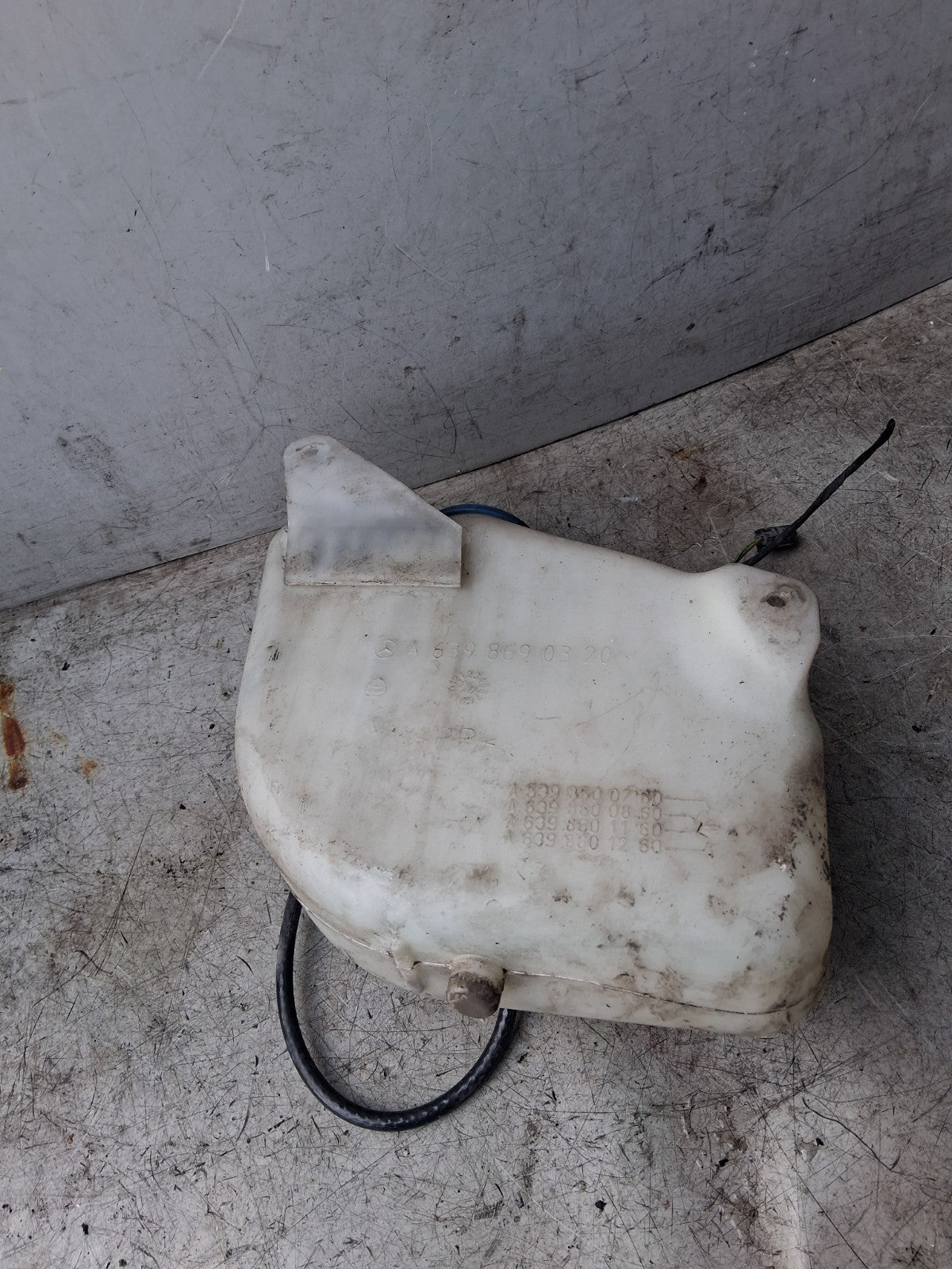 2007 MERCEDES BENZ VITO WINDSCREEN FLUID WASHER RESERVOIR A6398690320