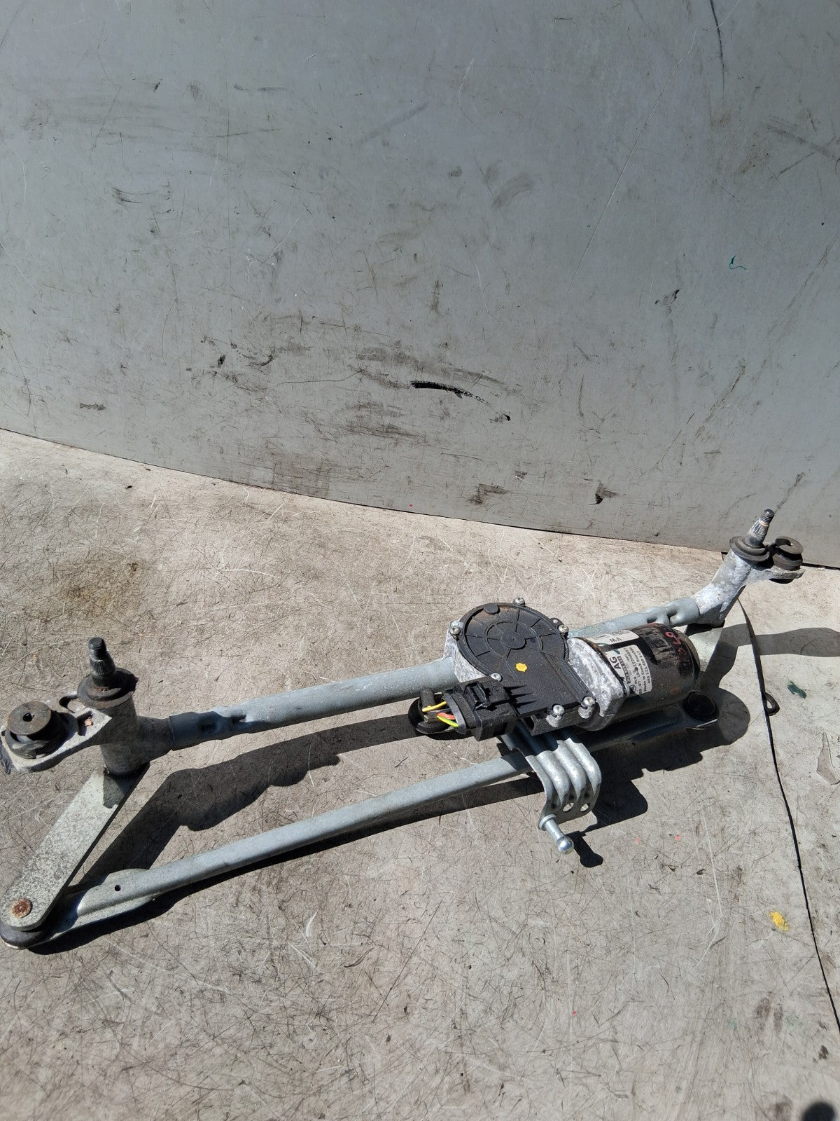 2019 VW VOLKSWAGEN POLO FRONT WINDSCREEN WIPER MOTOR AND LINKAGE 443122450017