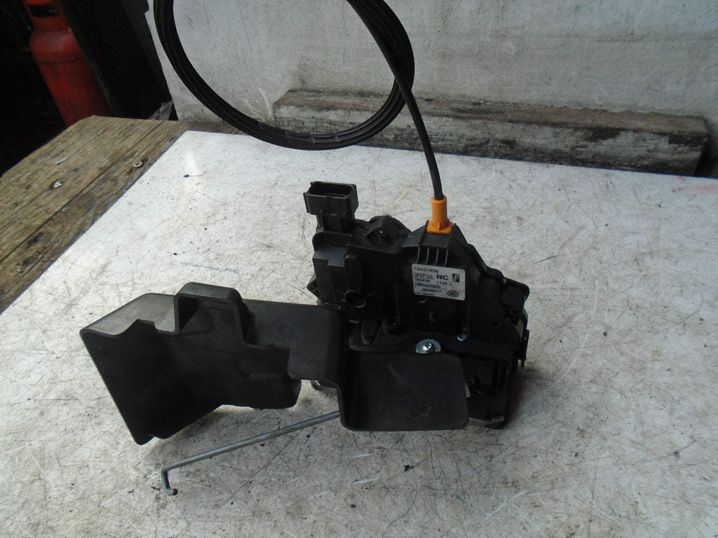 VAUXHALL CORSA E 2018 OSF DRIVER SIDE FRONT DOOR LOCK MECHANISM 13431836