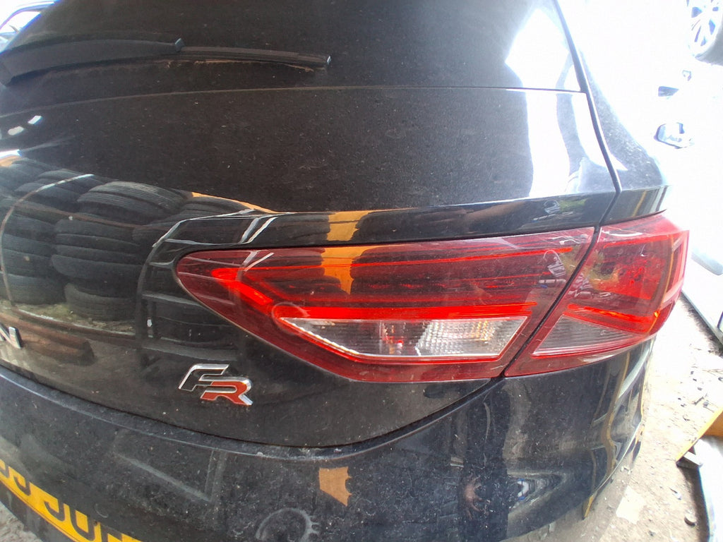 2015 SEAT LEON FR MK3 HATCH OSR DRIVER SIDE REAR INNER TAIL LIGHT LAMP