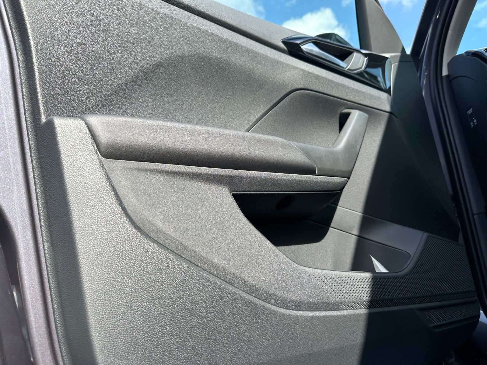 2023 VOLKSWAGEN T CROSS NSF PASSENGER SIDE FRONT DOOR CARD TRIM PANEL & SWITCH