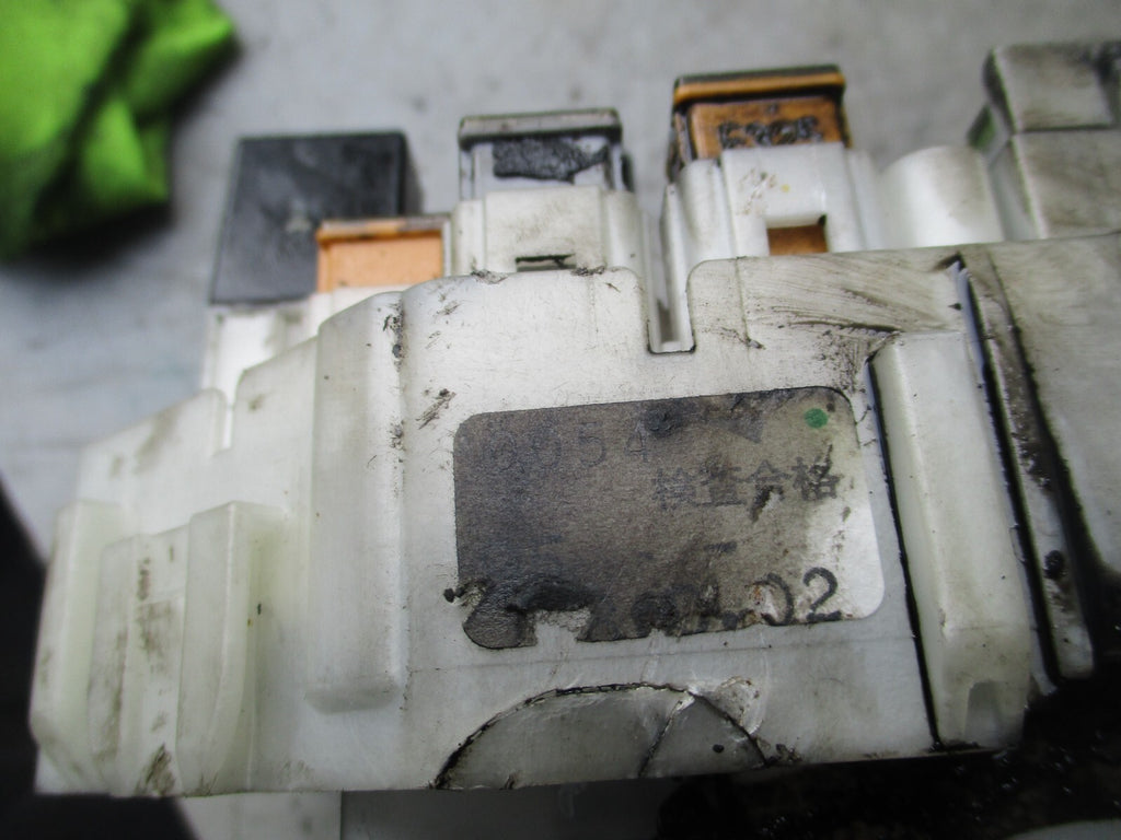 2002 TOYOTA RAV4 2.0L DIESEL FUSE BOX PP-GF5+T30
