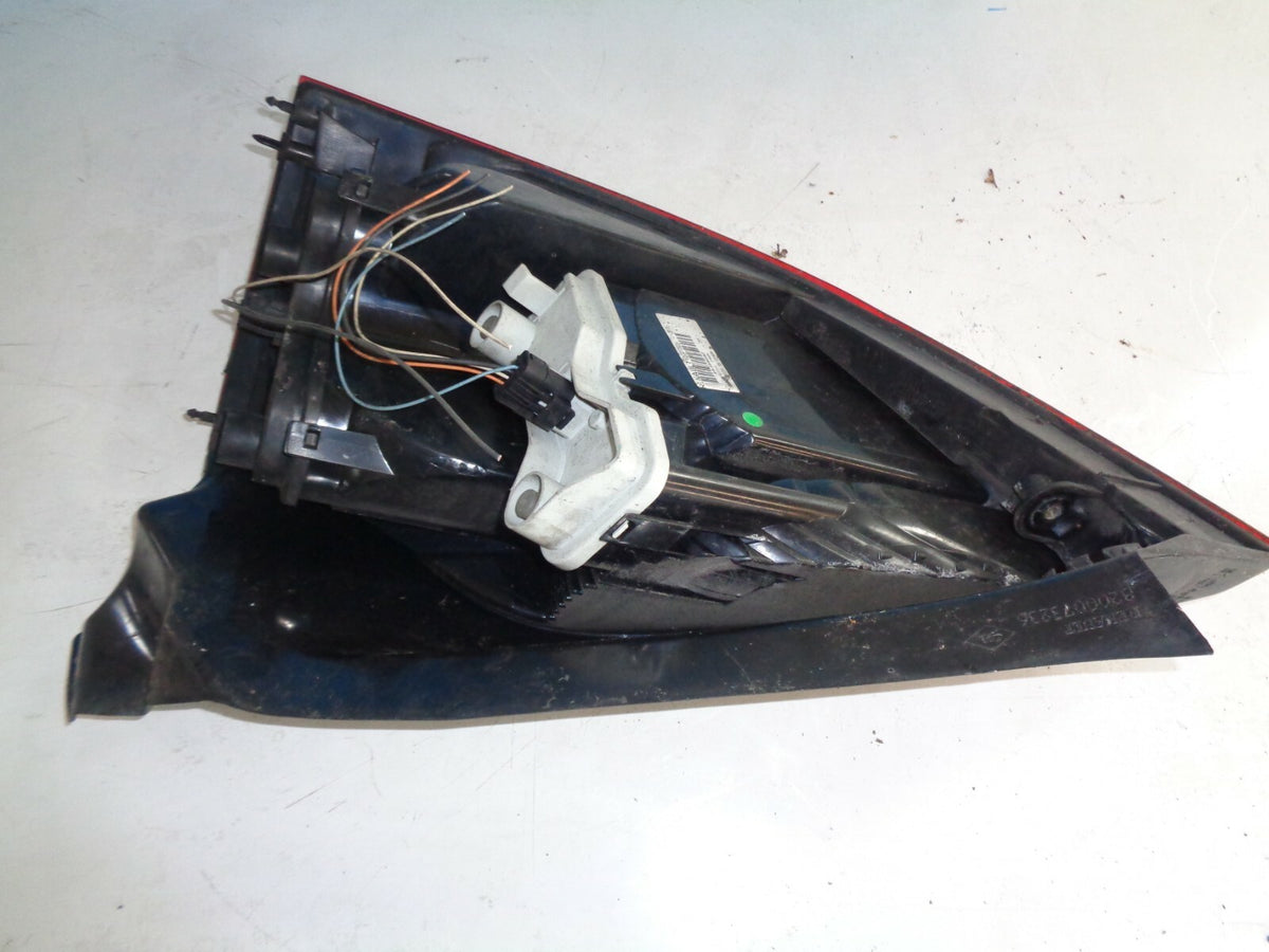 RENAULT MEGANE MK2 2005 NS PASSENGER SIDE REAR TAIL LIGHT LAMP 820073236