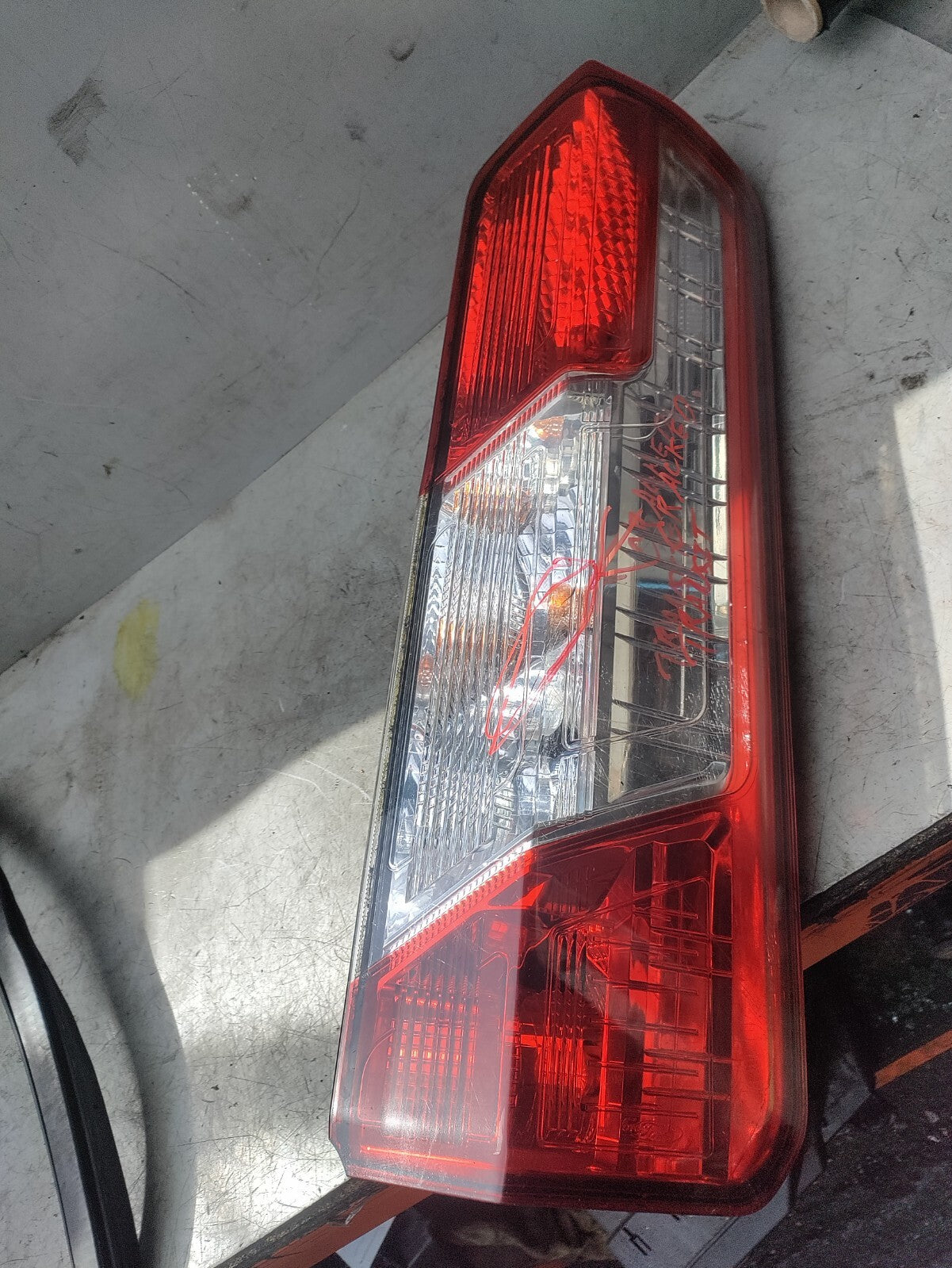 2021 FORD TRANSIT 350 MK8 OSR DRIVER SIDE TAIL LIGHT CRACKED BK3113404AC