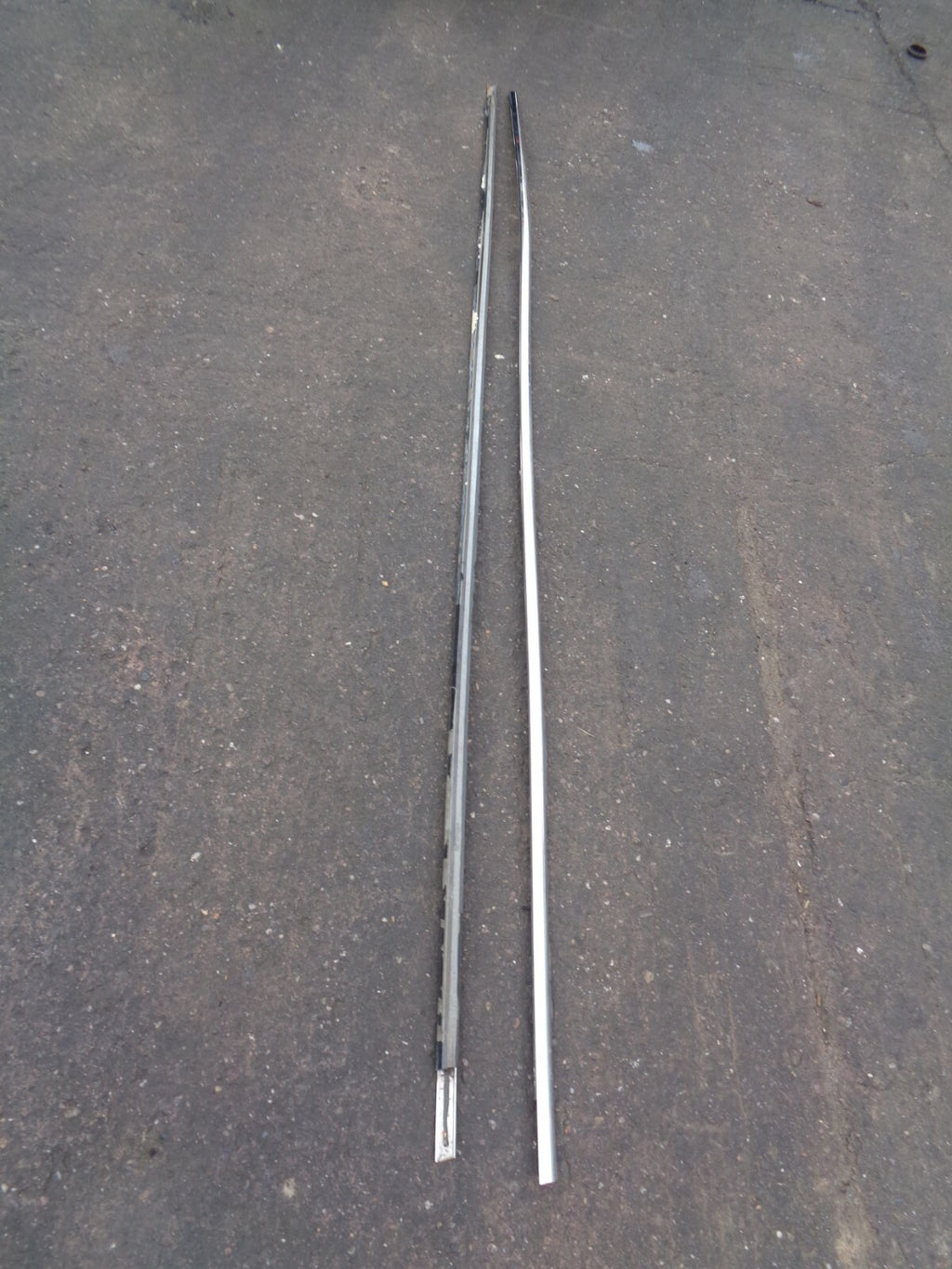 LINCOLN TOWN CAR LIMOUSINE UPPER EXTERIOR CHROME STRIP