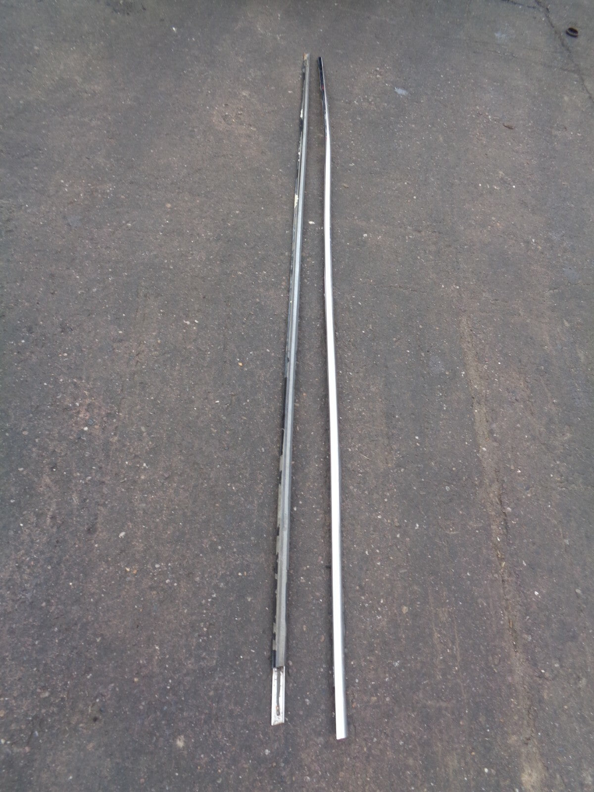 LINCOLN TOWN CAR LIMOUSINE UPPER EXTERIOR CHROME STRIP