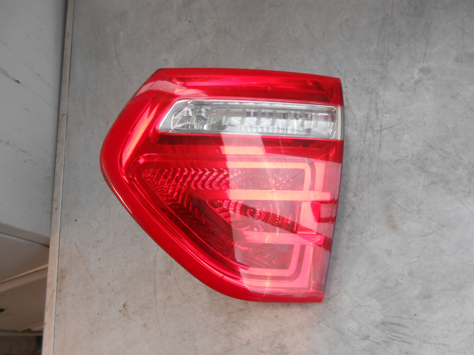 CITROEN C4 PICASSO MK1 2006 PRE FACELIFT OSR DRIVER SIDE REAR INNER LIGHT