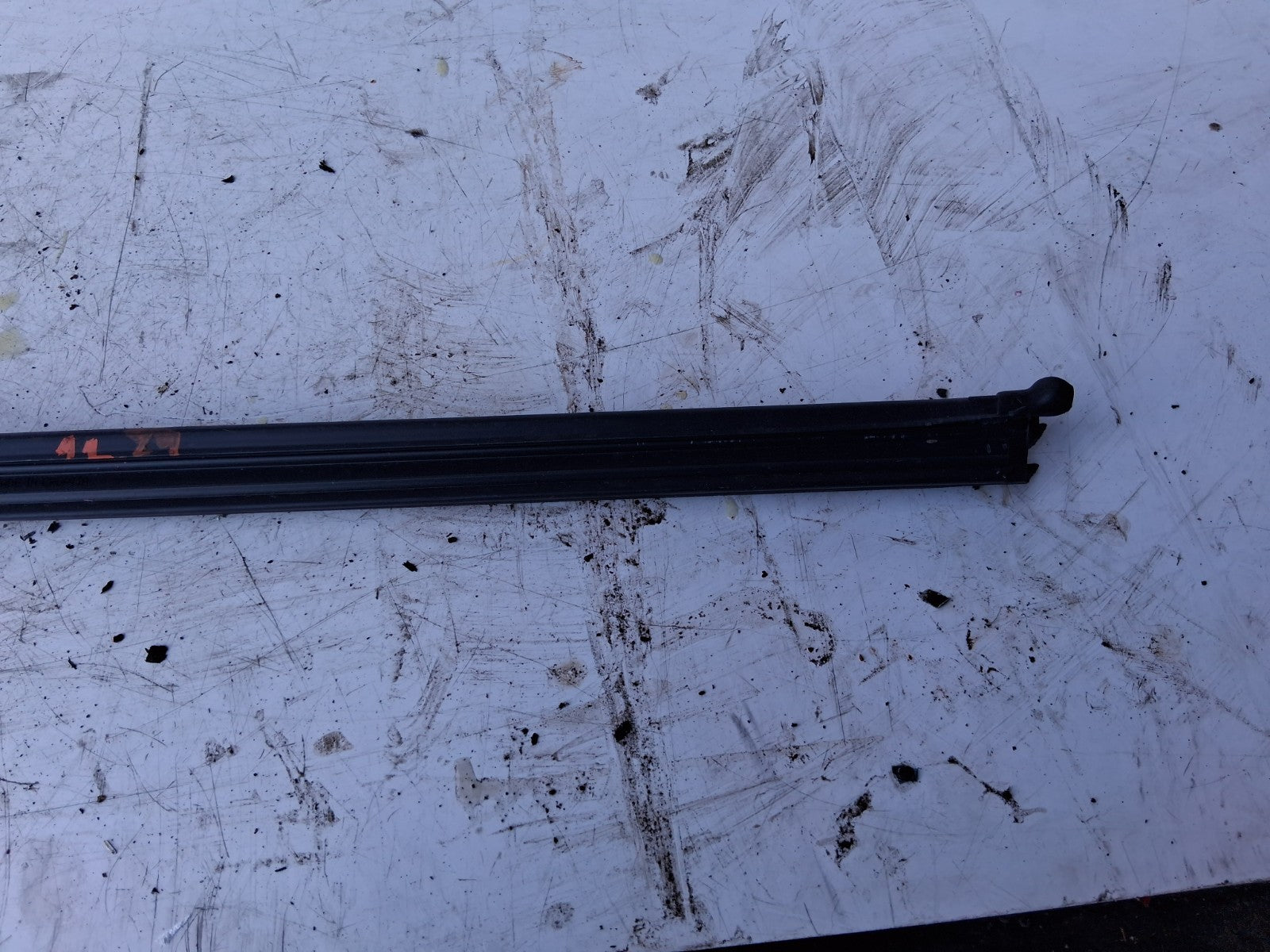 2024 AUDI A1 S LINE MK2 NSF PASSENGER SIDE FRONT GLASS TRIM APERTURE SEAL