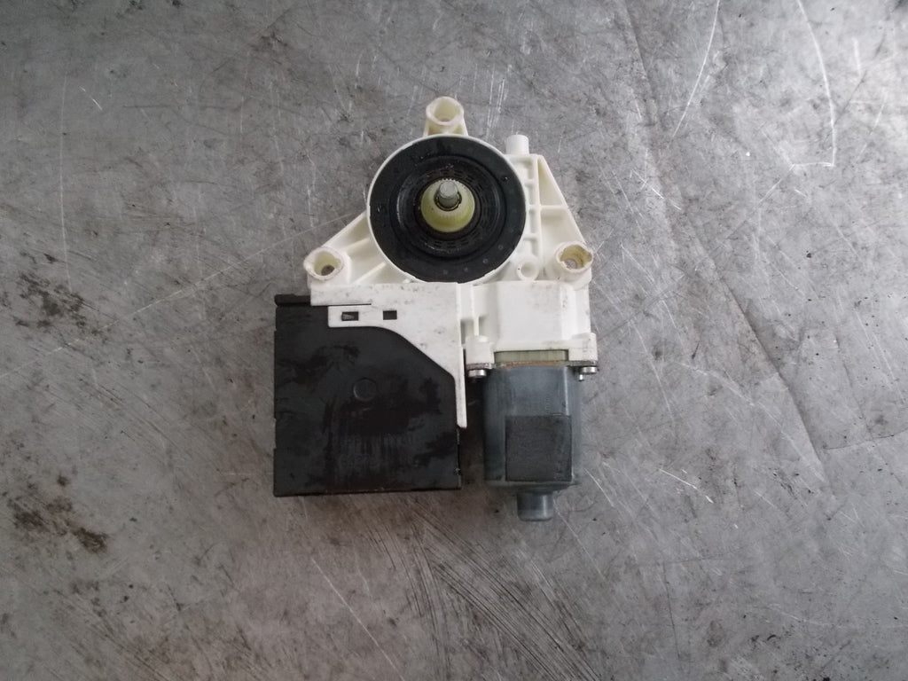 AUDI A3 NS/ PASSENGER SIDE FRONT WINDOW MOTOR REGULATOR 8P0959802H
