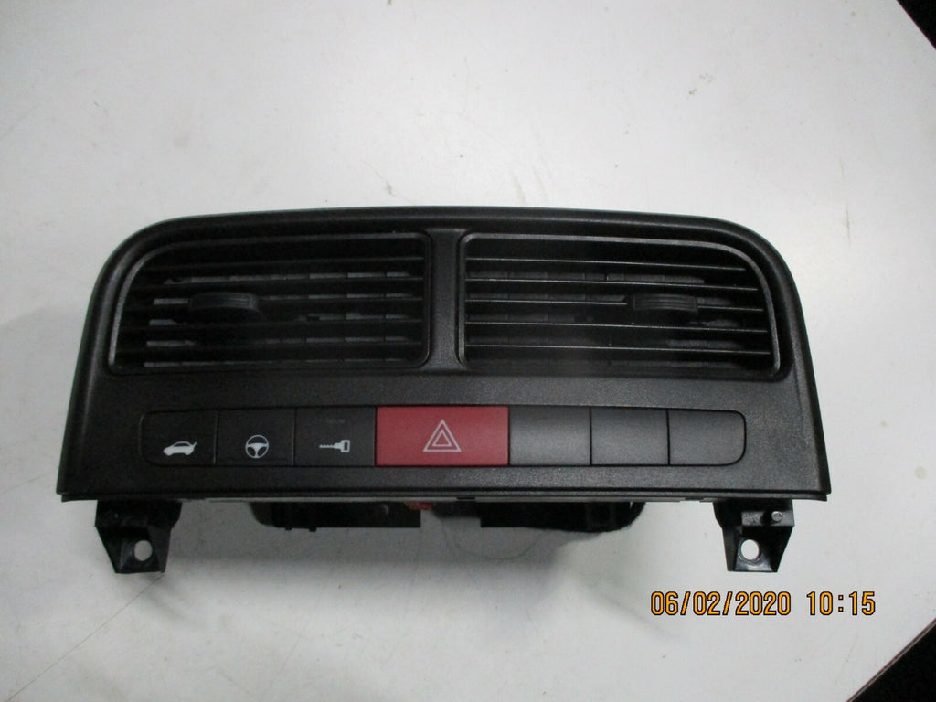FIAT GRANDE PUNTO 2006 CENTRE DASHBOARD AIR BLOWER VENT HAZARD SWITCH 735394582