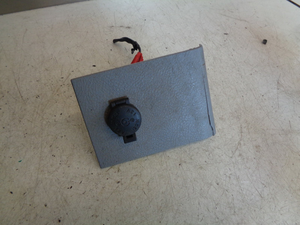 KIA SEDONA 2005 REAR QUARTER PANEL SWITCH12 V VOLT OUTLET ADAPTER OK53C66370A