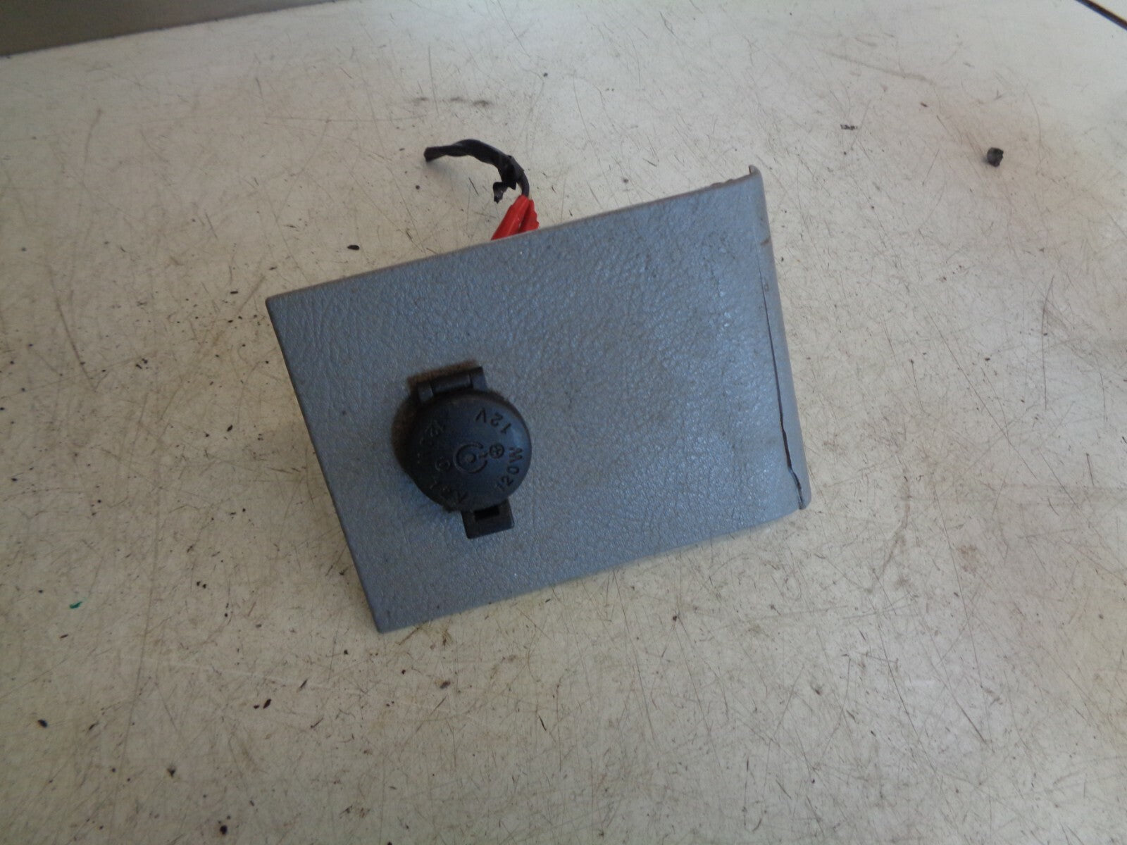 KIA SEDONA 2005 REAR QUARTER PANEL SWITCH12 V VOLT OUTLET ADAPTER OK53C66370A