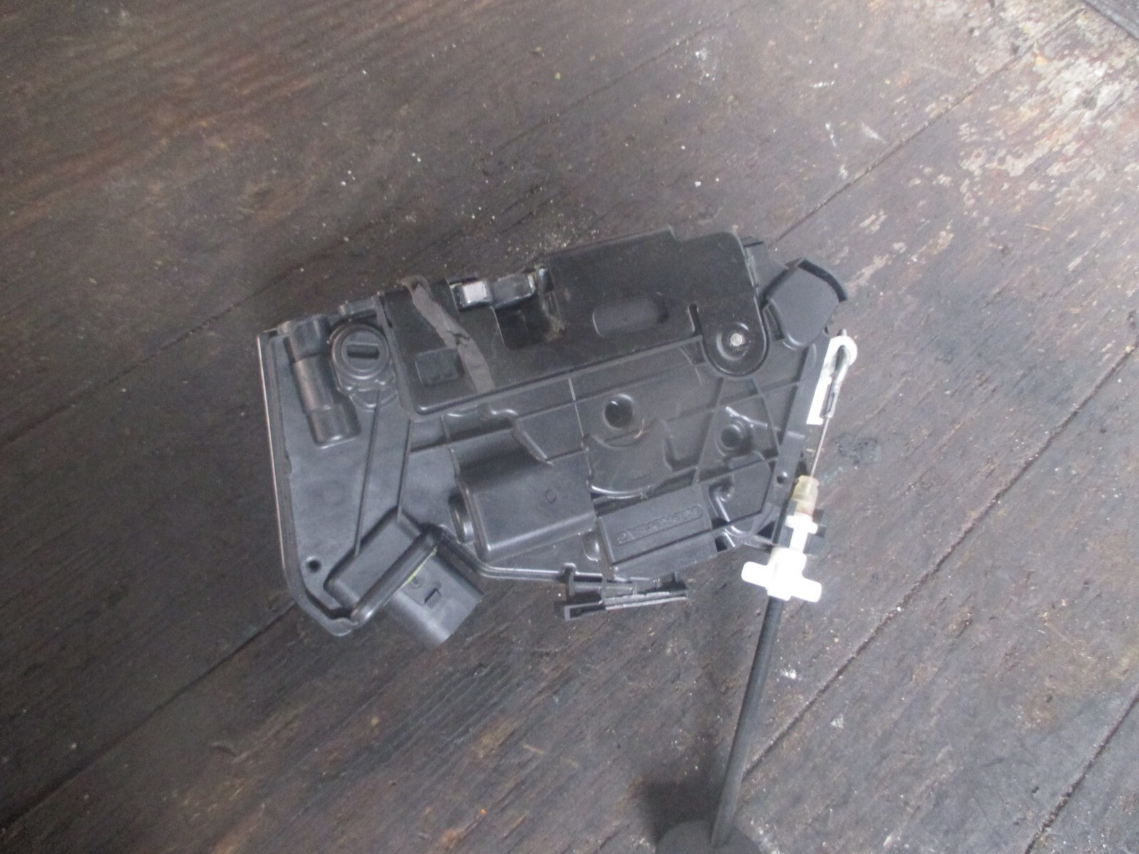 VW TIGUAN  OSR DRIVER SIDE REAR DOOR LOCK MECHANISM 5N0839016G
