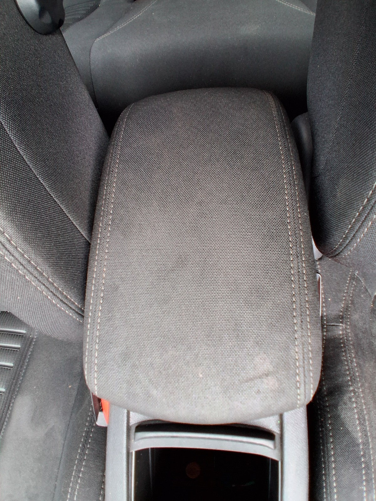 2014 PEUGEOT 308 MK2 CENTRE CONSOLE MIDDLE ARMREST FABRIC