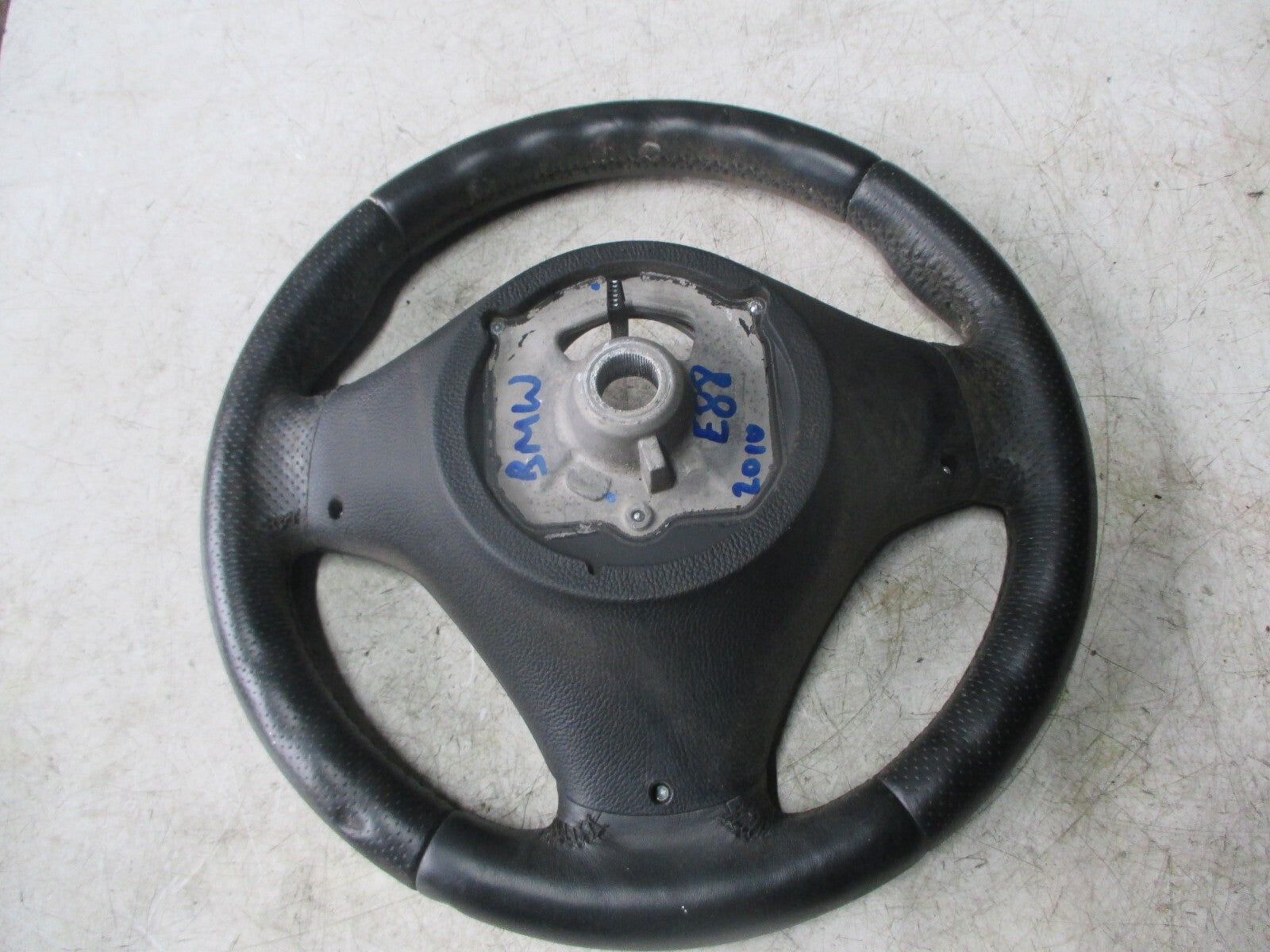 BMW 1 SERIES E88 2013 2.0DIESEL SPORT 3 SPOKE MULTIFUNCTION STEERING WHEEL BLACK