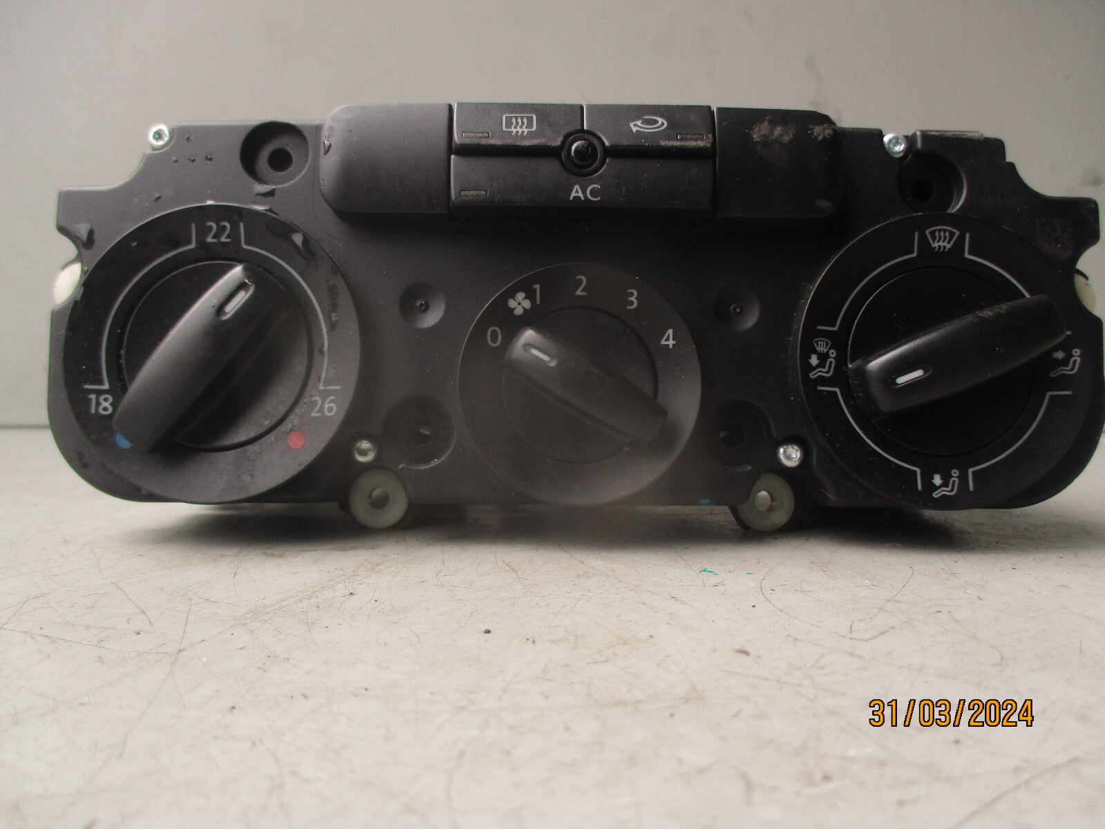 2008 VOLKSWAGEN PASSAT AIR CON & HEATER CLIMATE CONTROL PANEL K0275HB009352