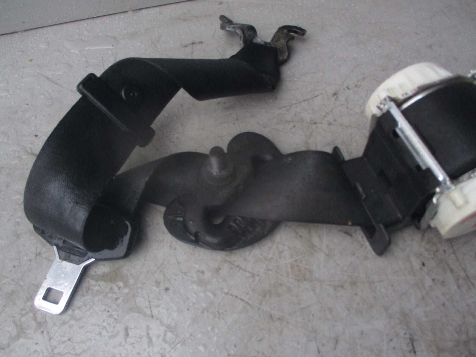 BMW 1 SERIES 2010 E87 OSF DRIVER SIDE FRONT SEAT BELT 33059849C