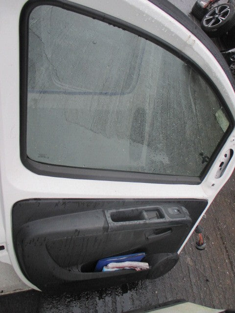 2013 FIAT DOBLO NSF PASSENGER SIDE COMPLETE FRONT DOOR WHITE