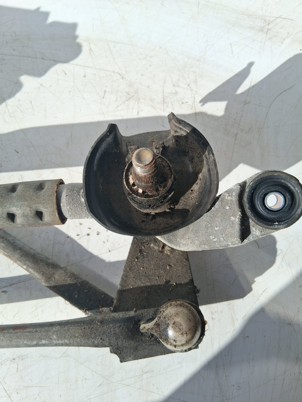 2013 MAZDA CX5 FRONT WINDSCREEN / SHIELD WIPER MOTOR LINKAGE KD7767340A